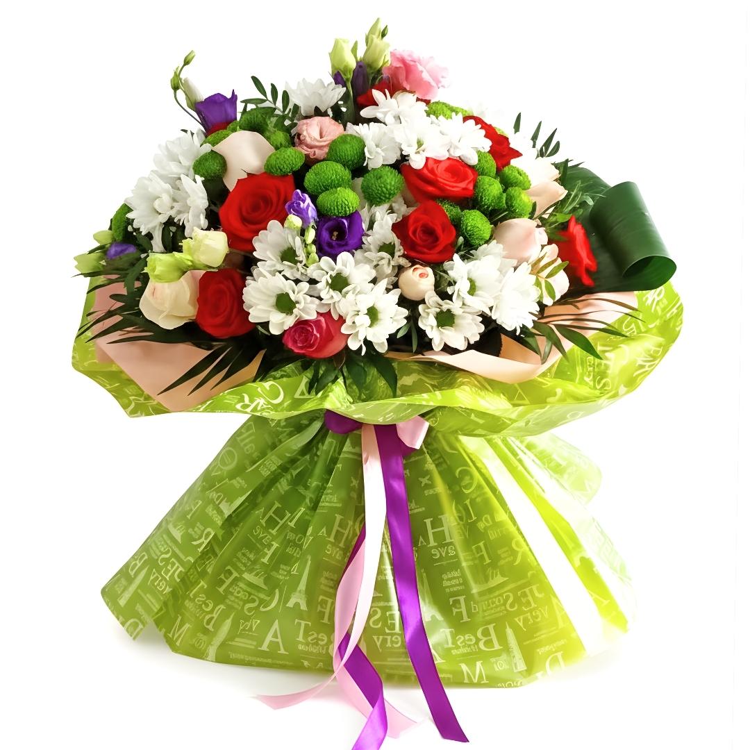 Buchet colorat cu margarete, trandafiri si multe flori asortate