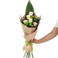 Buchet trandafiri și crizanteme
