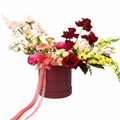 cutie cu flori bordo roz alb